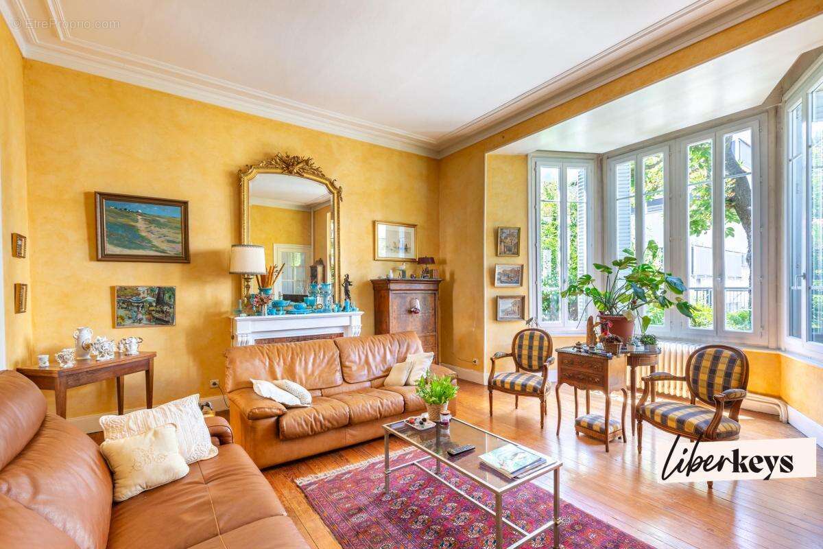 Maison bourgeoise du XIXème siècle - 223 m²- Centre de Vienne - photo 3