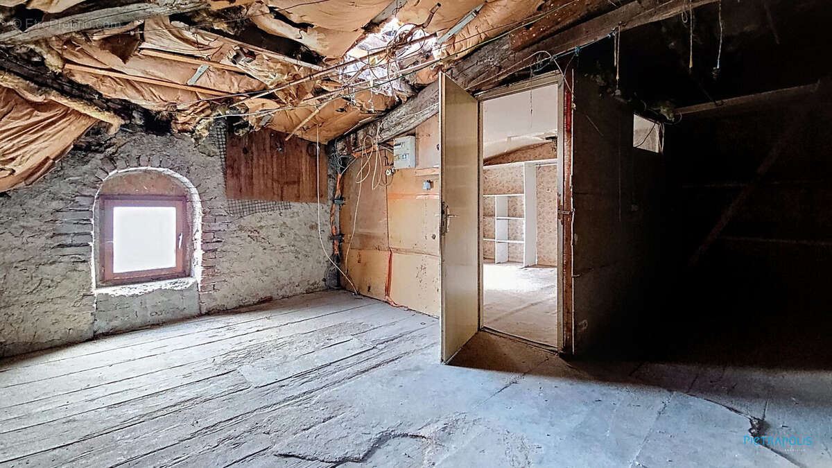 Maison à LES ROCHES-DE-CONDRIEU