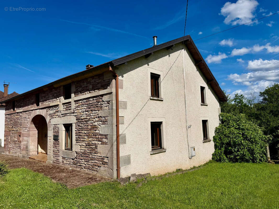 Vente maison de village en pierre sur 17,38 ares de terrain LUXEUIL LES BAINS (70) - photo 2