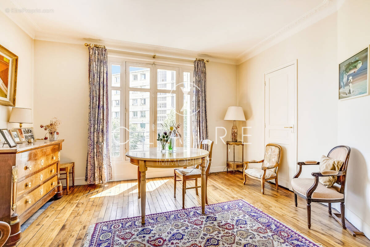 Appartement à PARIS-15E