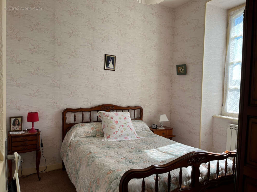 Coussac Bonneval, immeuble de 5 appartements, dépendances et terrain - photo 14