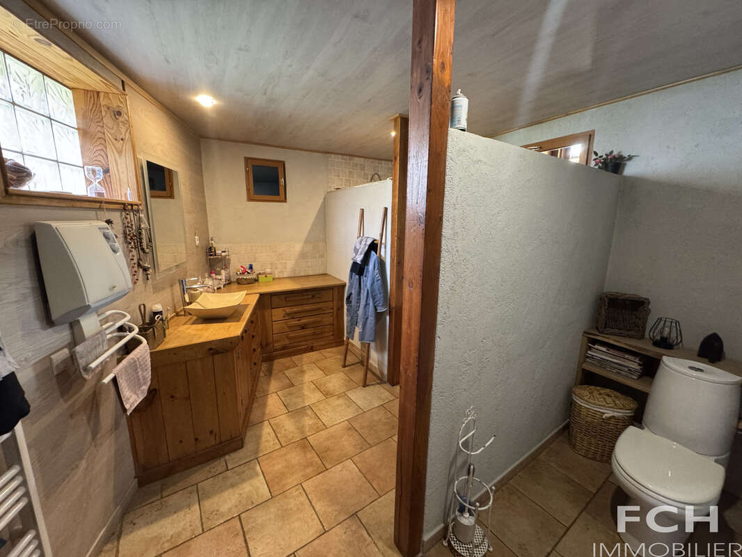 Maison de campagne avec 2 garages et dépendances - photo 15