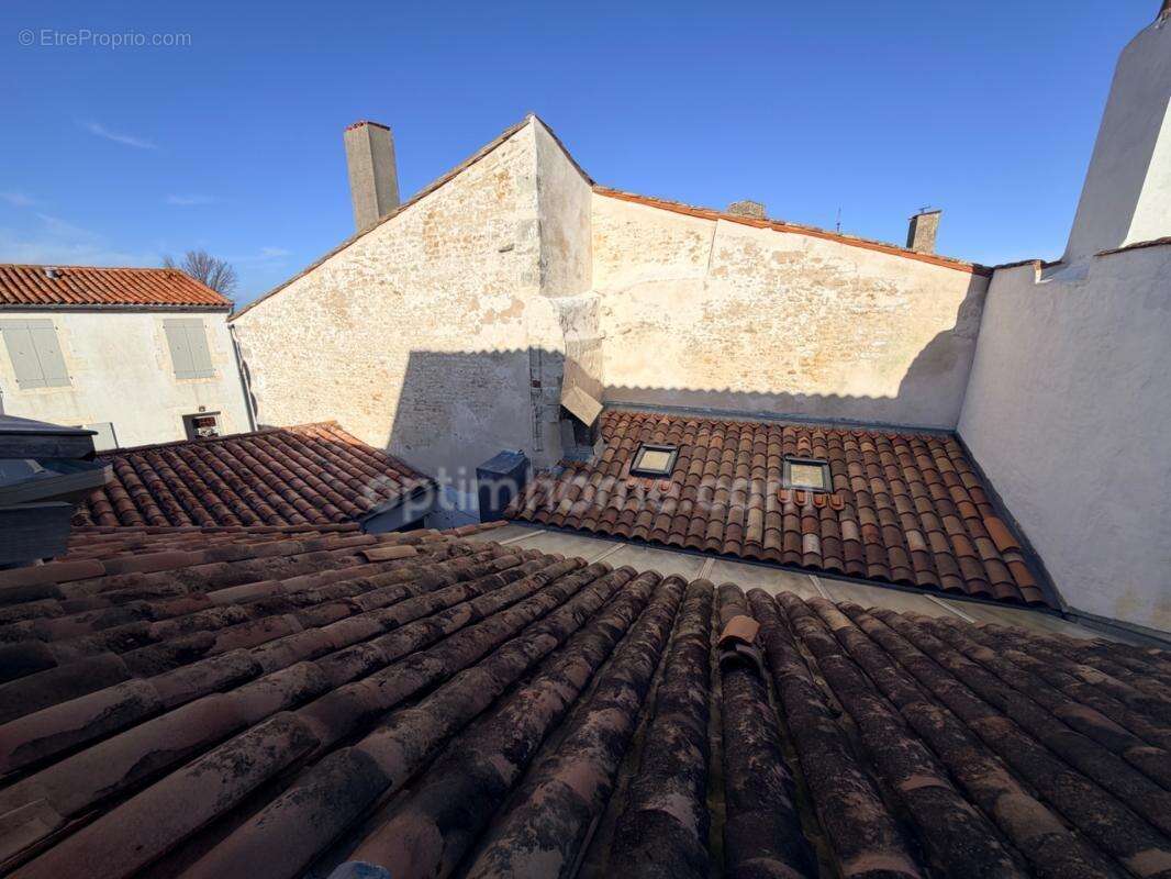 Immeuble murs avec commerces et licence à ARS EN RÉ 17590 - photo 19