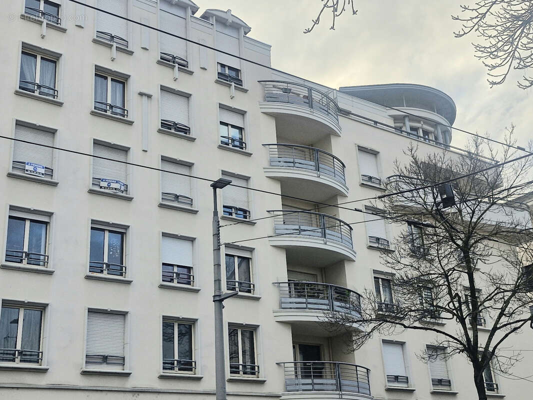 Appartement à BRON