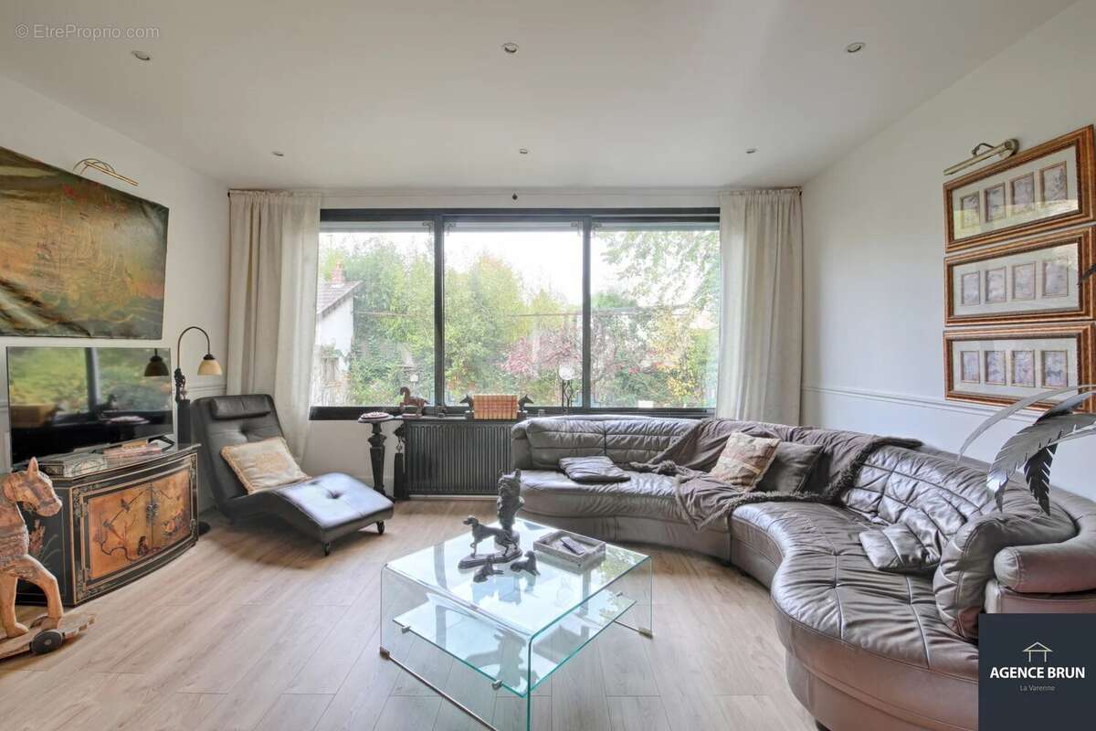 Maison à SAINT-MAUR-DES-FOSSES