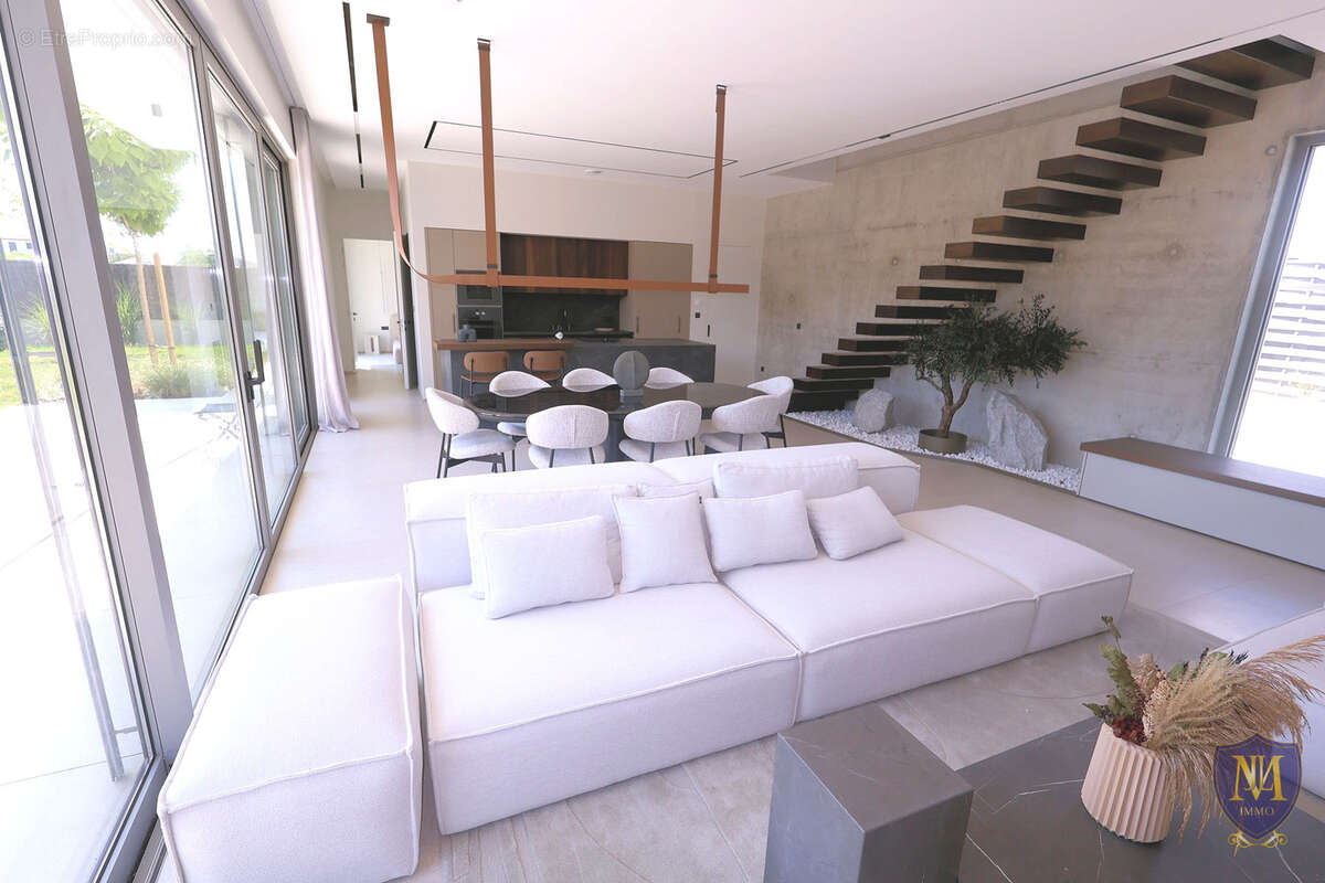 Wittenheim au calme villa contemporaine de 177 m2 aux prestations haut de gamme sur 4,65 ares - photo 2