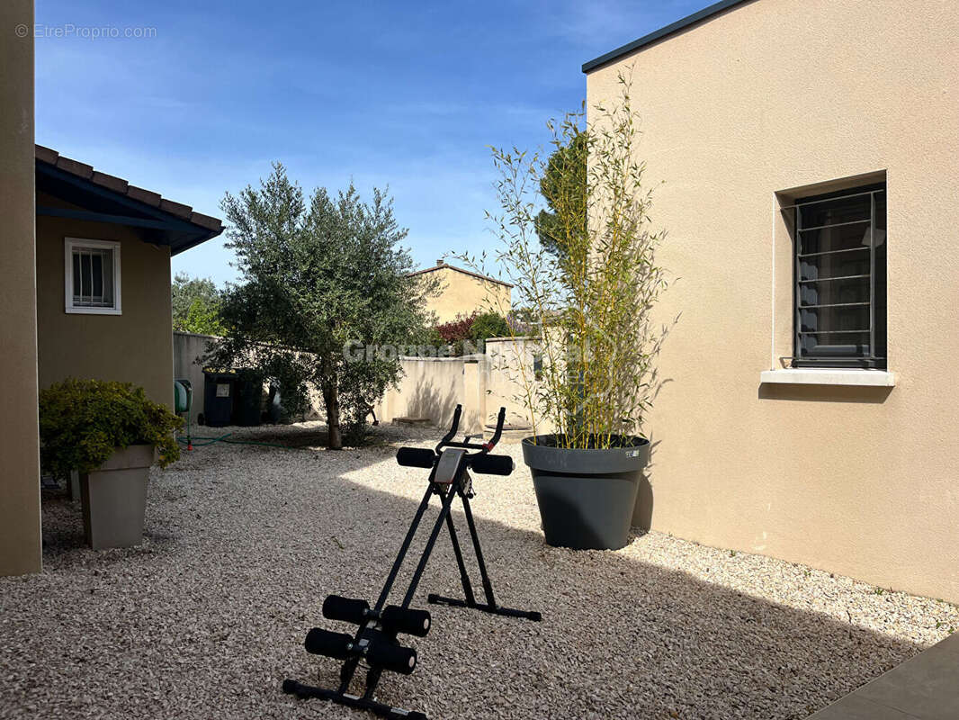 Les Angles, maison T5 de 137 m2 avec parking, garage box et piscine - photo 12