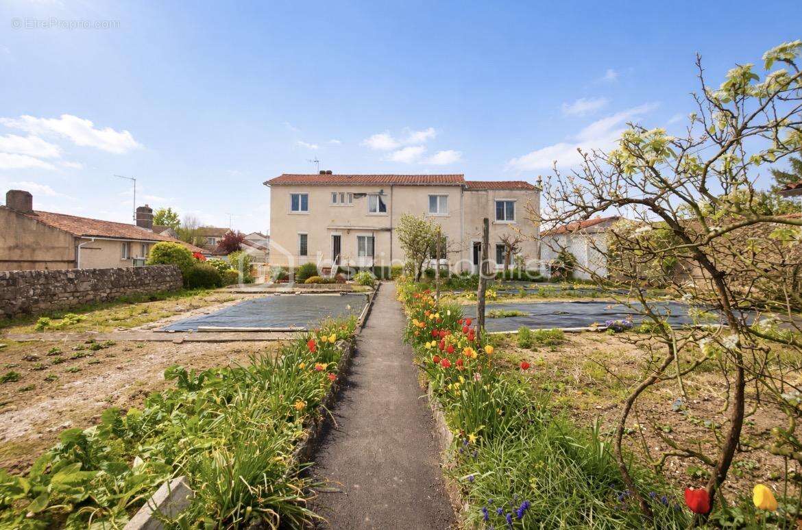 Maison à MAULEVRIER