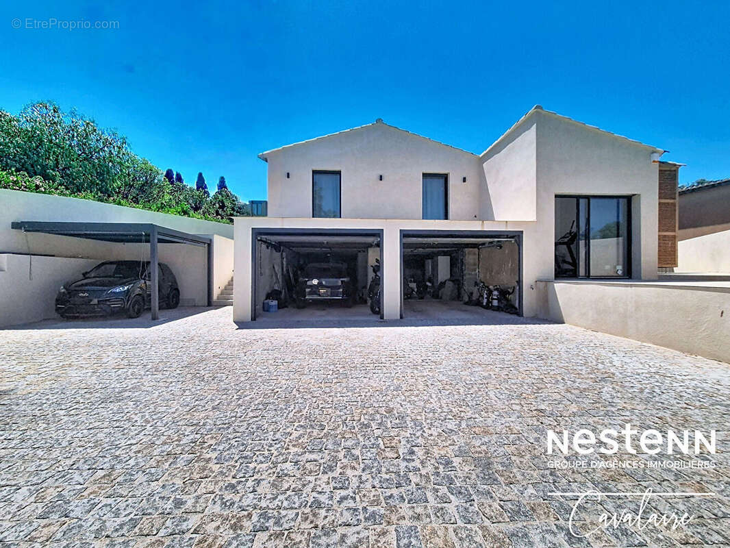 Maison contemporaine à Cogolin aux prestations de qualité, 3 chambres + studio indépendant, piscine et SPA et double garage - photo 21