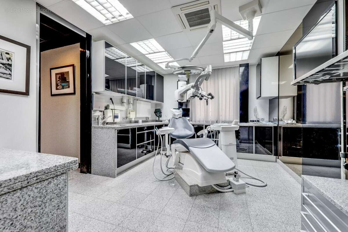 Commerce à PARIS-16E