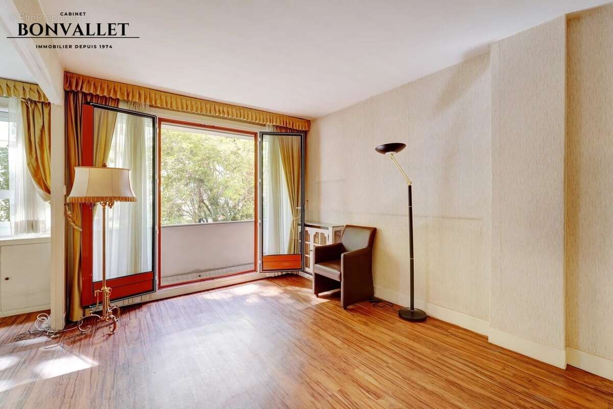 Appartement à PARIS-15E