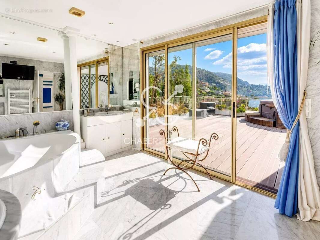 Villefranche-sur-mer - villa - 5 pièces - 237 m² - jardin paysager - rooftop - appartement de service 2 pièces - vue mer panoram - photo 13