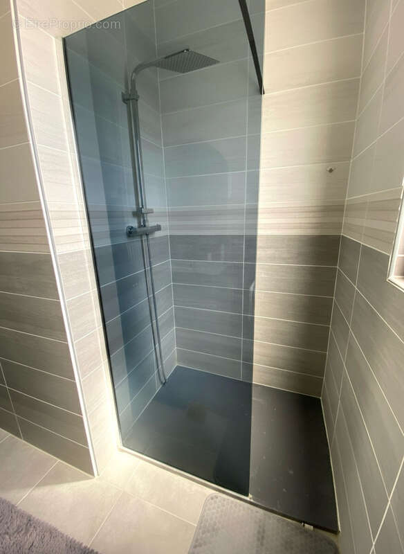 SOUS COMPROMIS -Maison agréable type T4/5 dans un quartier calme - photo 9