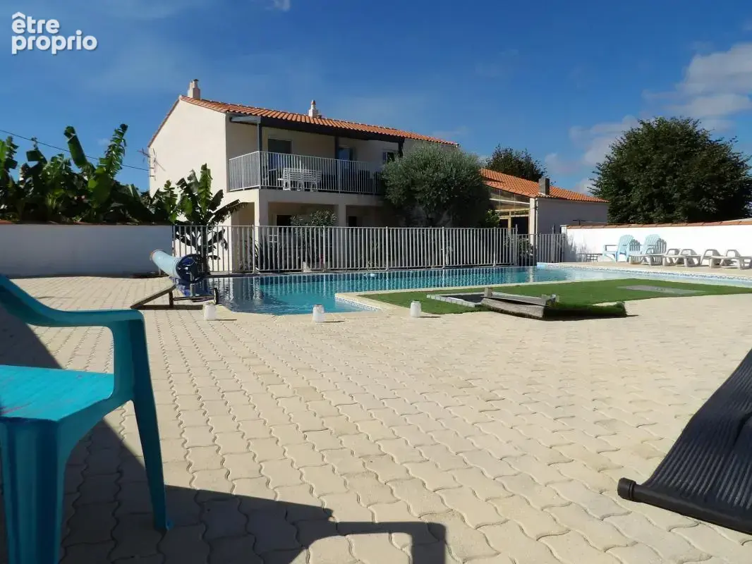 Maison contemporaine avec piscine a débordement - photo 3