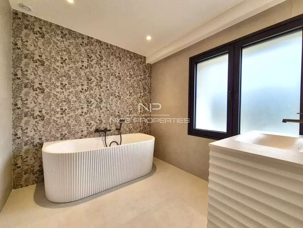 Nice Gairaut,  belle villa niçoise rénovée, piscine et garages - photo 15