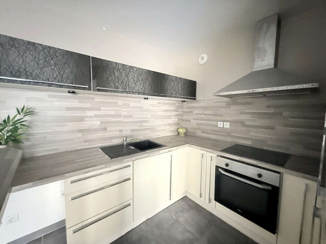 13010   La Capelette beau T2 plus terrasse dinatoire au calme plus parking boxable (prix en sus). - photo 5