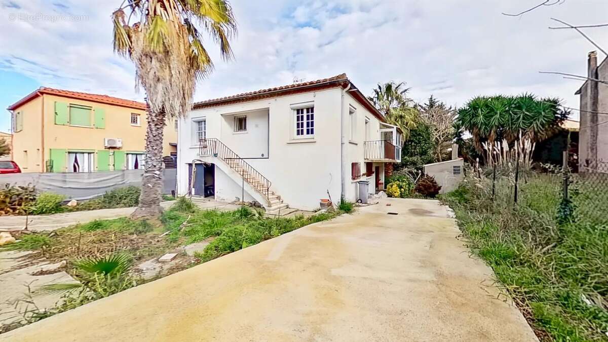 Maison à SAINT-LAURENT-DE-LA-SALANQUE