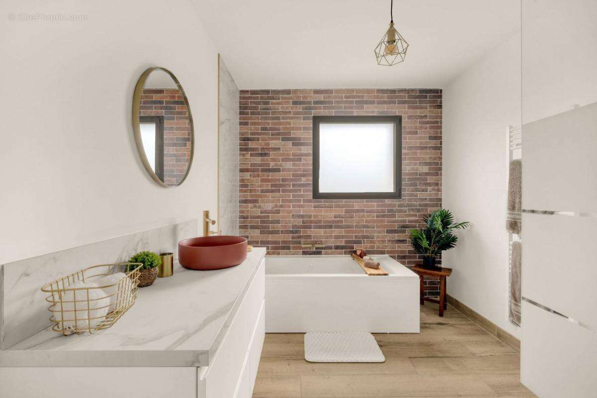 Maison à LACROIX-FALGARDE