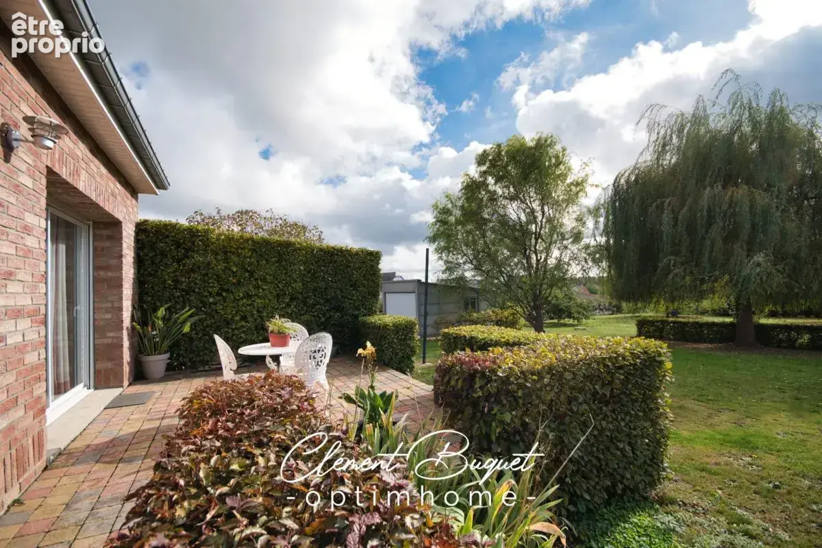  LE FAVRIL – Le confort d’une maison récente, le charme d’un grand jardin !  - photo 17