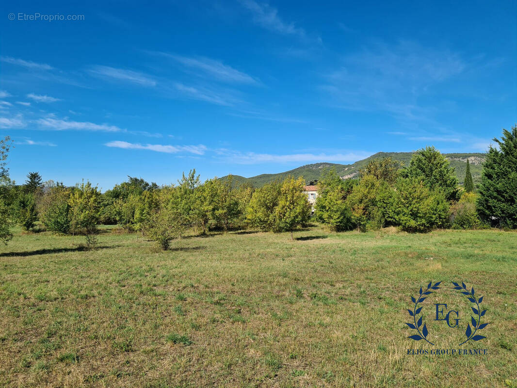 Terrain à SAINT-ZACHARIE