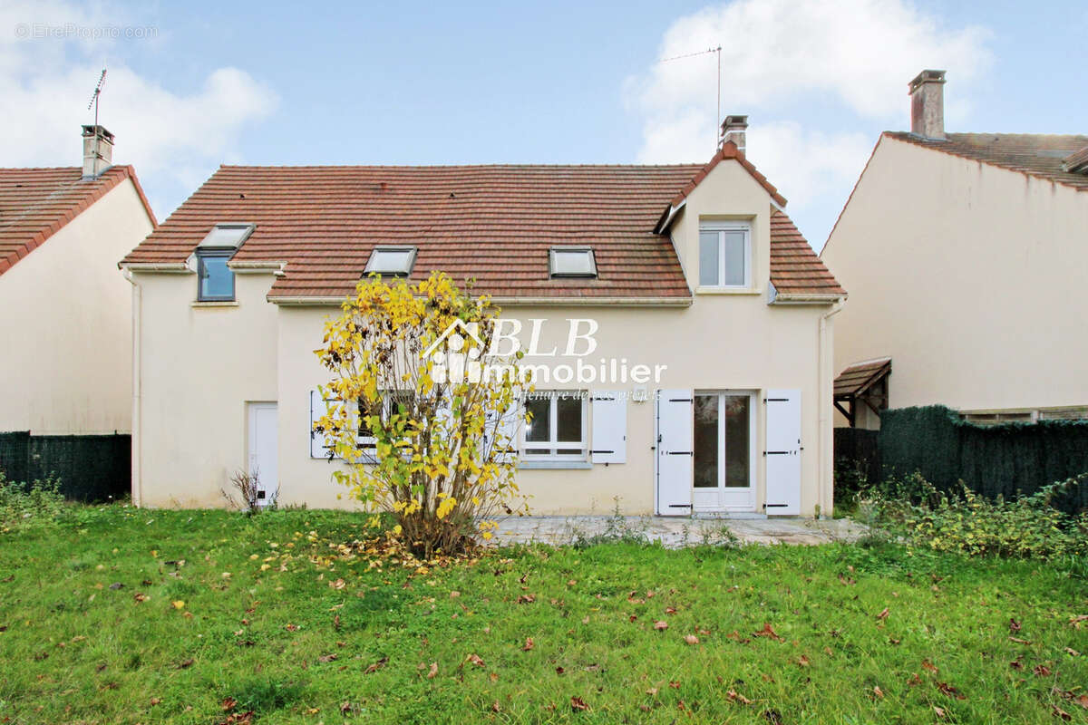 Maison à LE PERRAY-EN-YVELINES