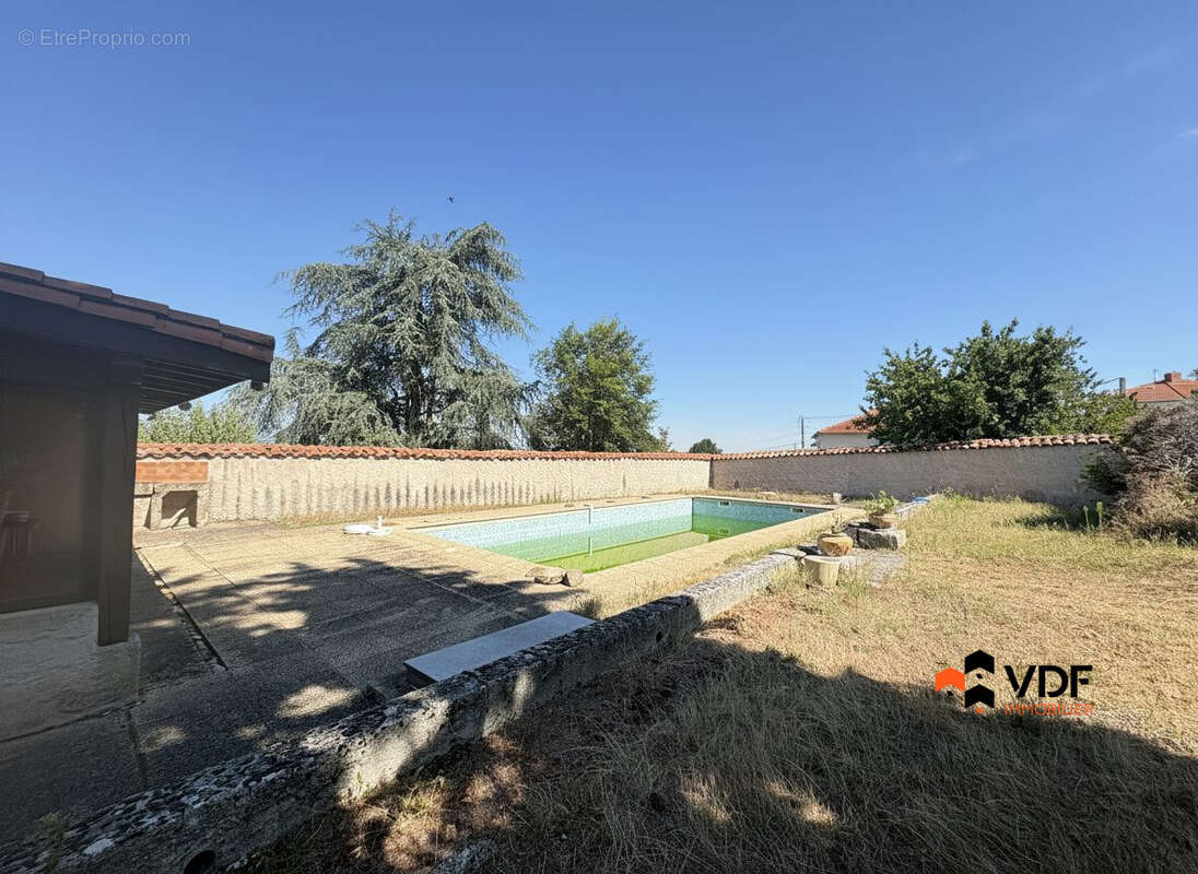 Maison 114 m² à Villerest  - photo 3