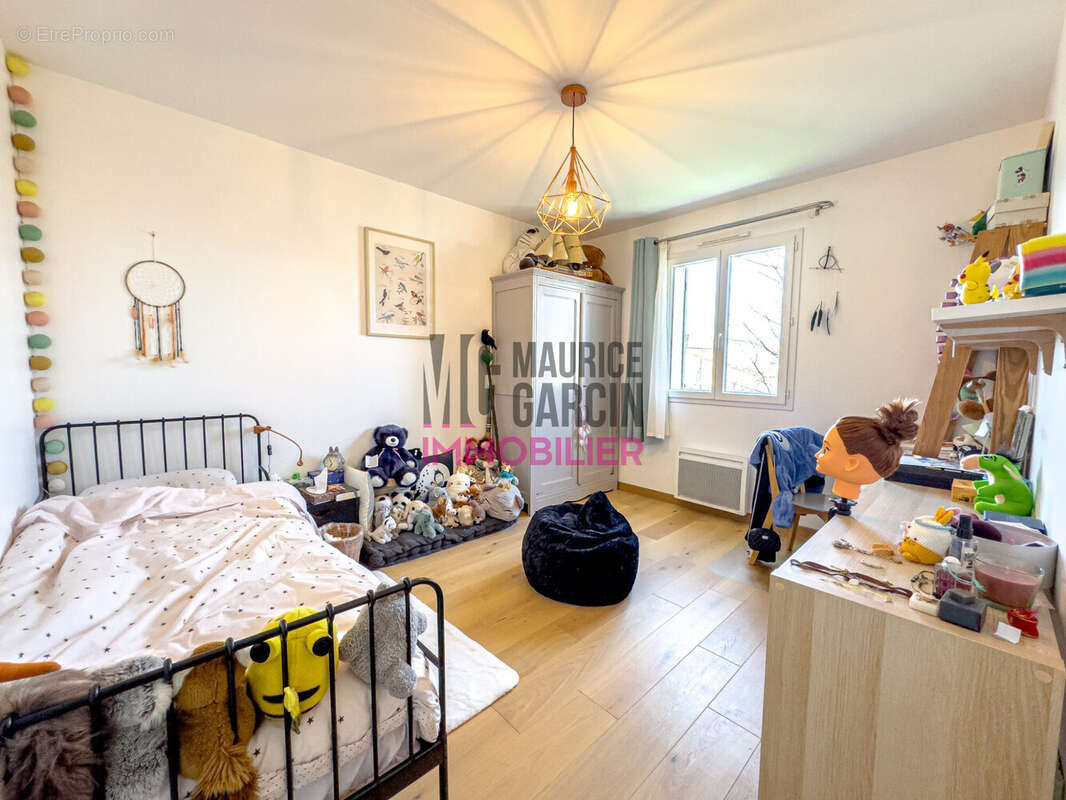 Maison à LA ROQUE-SUR-PERNES