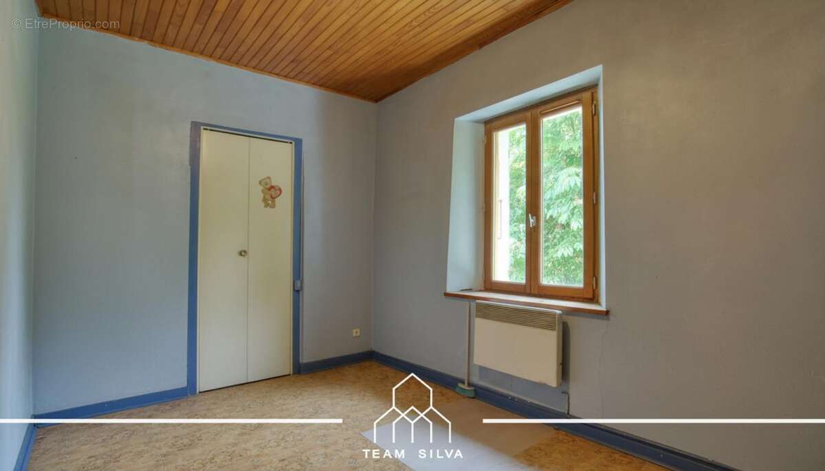 Maison 100 m² à Royas  - photo 13