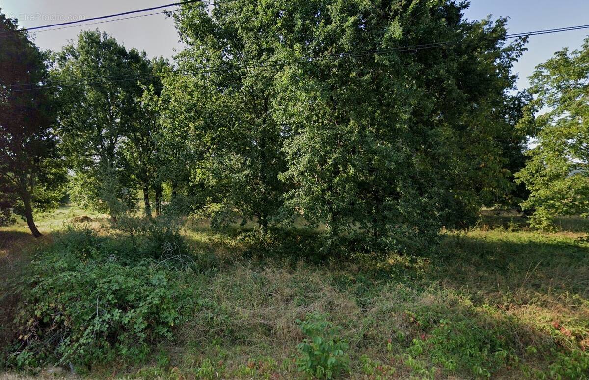 Terrain à CHATEAUBERNARD
