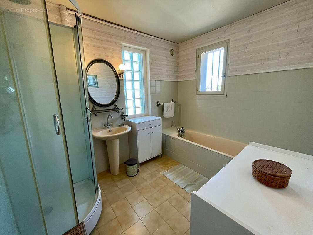 Autre à L&#039;ISLE-SUR-LA-SORGUE