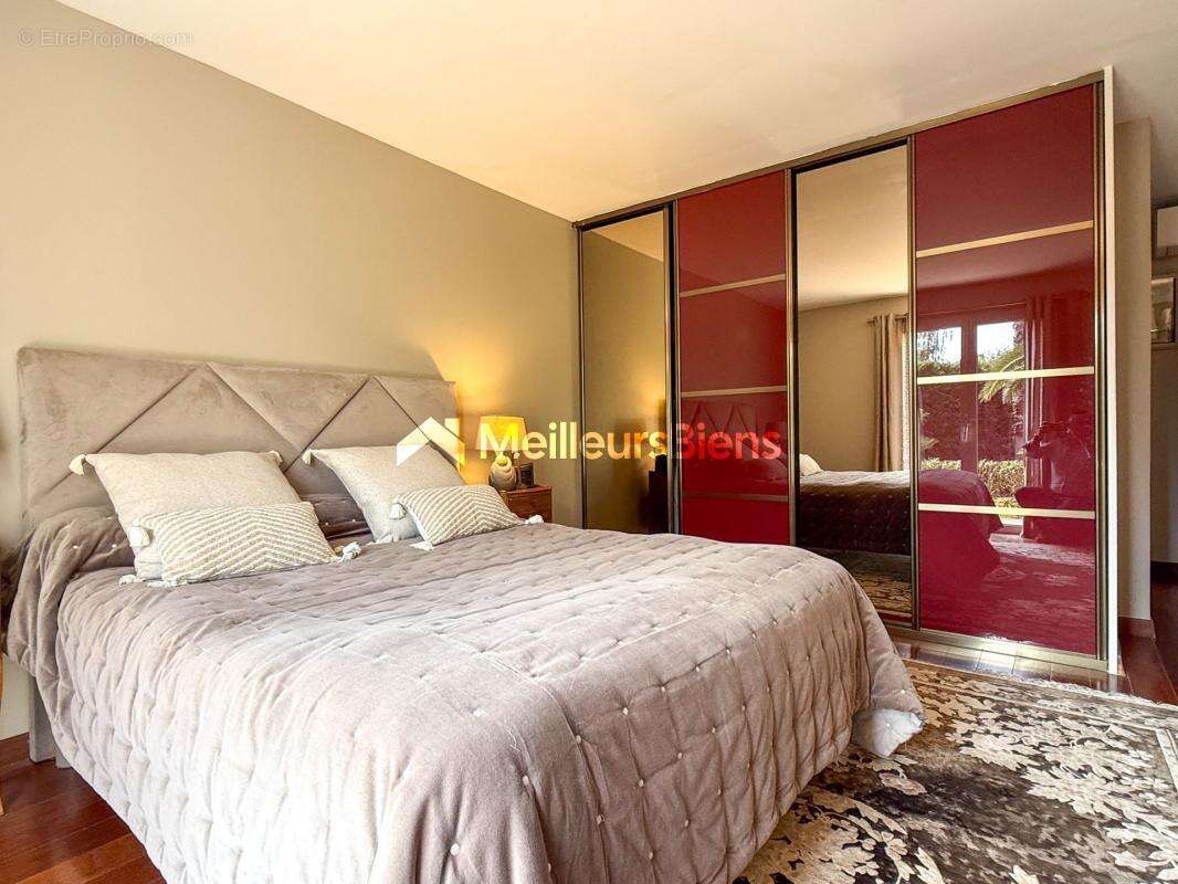 Maison à ROQUEBRUNE-SUR-ARGENS