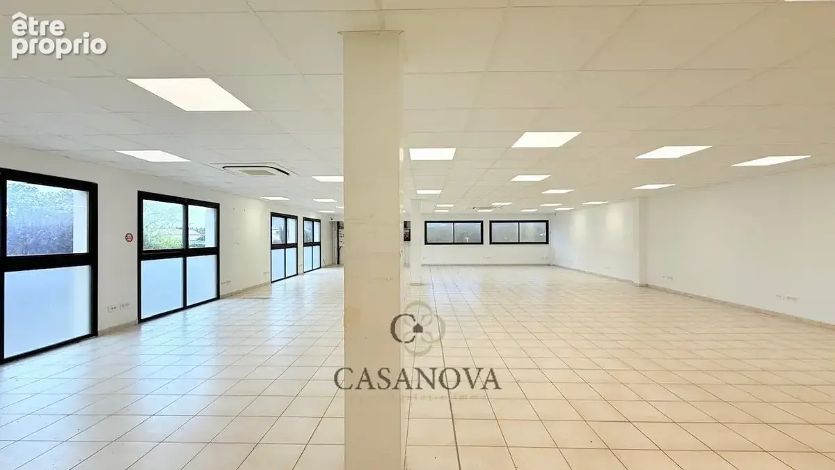 Immeuble de 800 m² avec potentiel de transformation en habitation à Lattes - photo 3