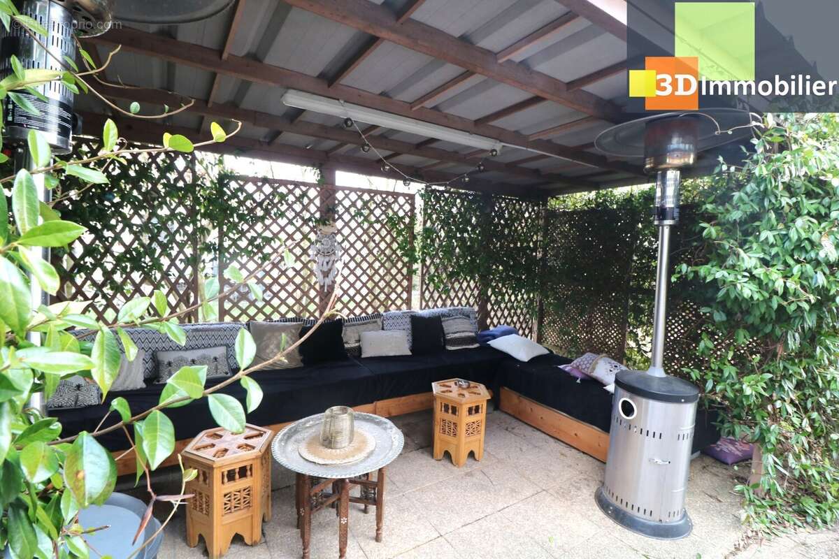 PETITE TERRASSE EXTERIEURE - Commerce à DOLE