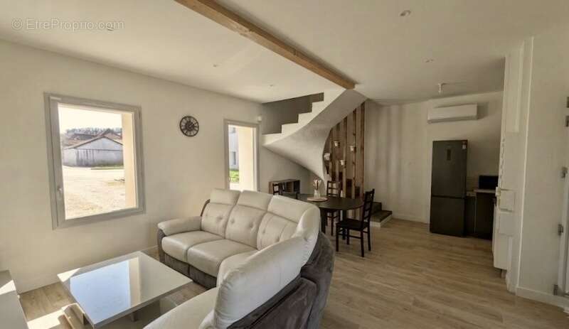 Maison à LA TOUR-DU-PIN