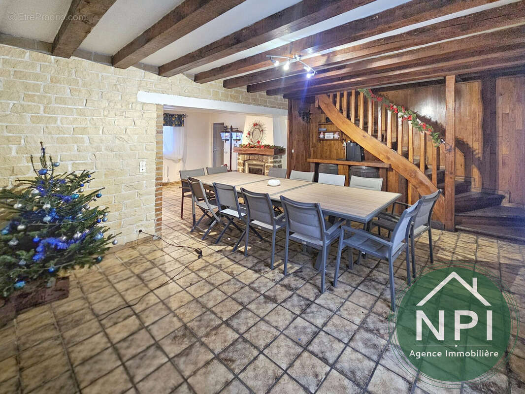 Maison à VAUX-LE-PENIL