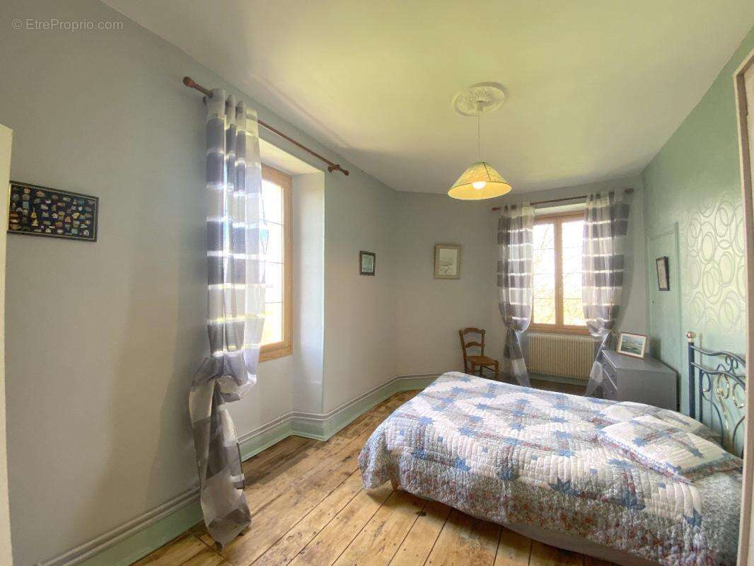 Maison à VILLEBOIS-LAVALETTE