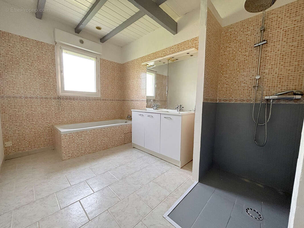 Maison à CORME-ROYAL