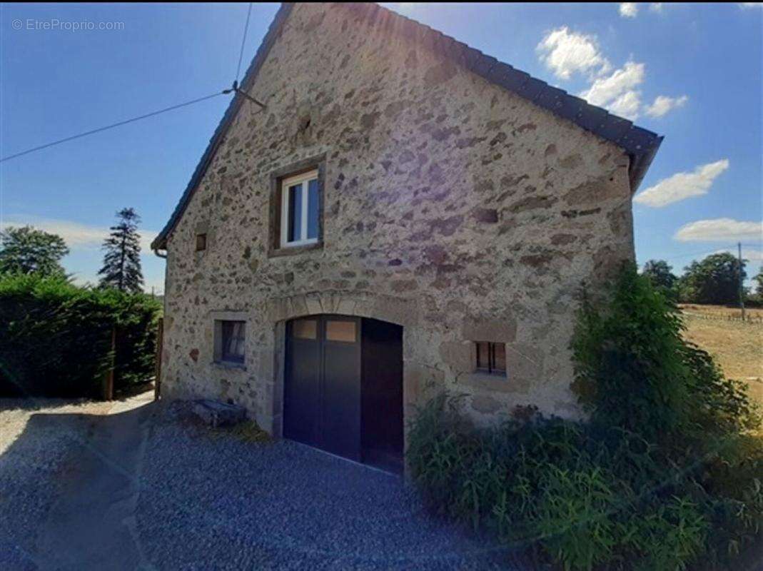 Maison à SAINT-MARTIN-LA-MEANNE