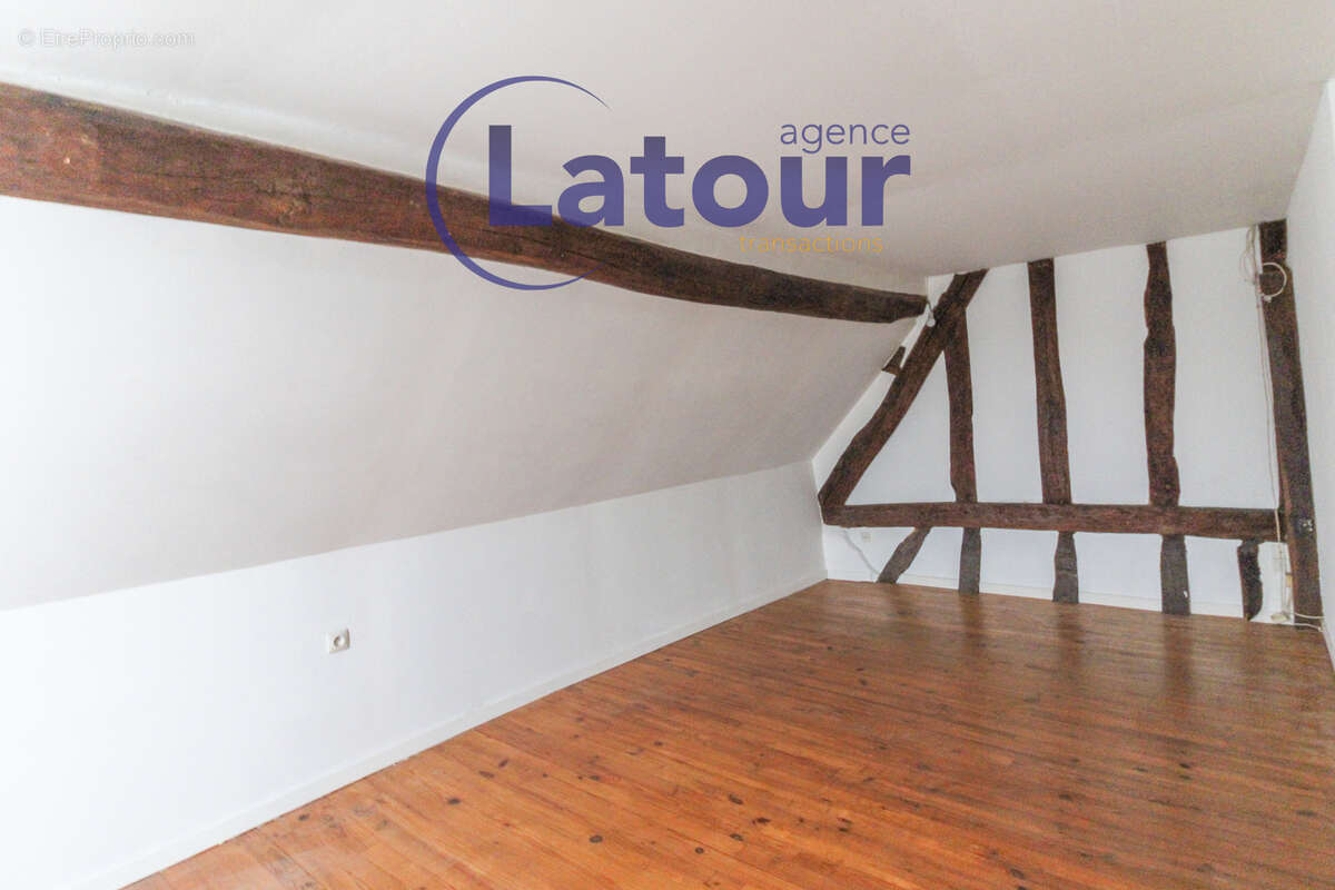 Maison à TREMBLAY-LES-VILLAGES