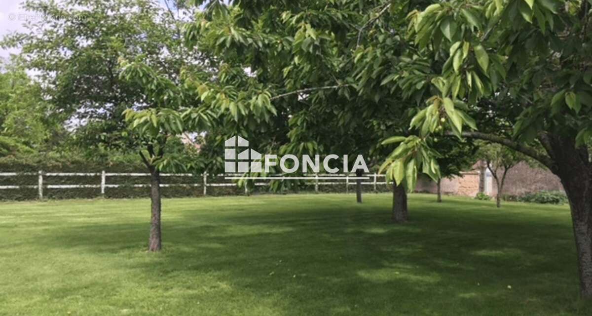 Maison à MESLAY-LE-GRENET