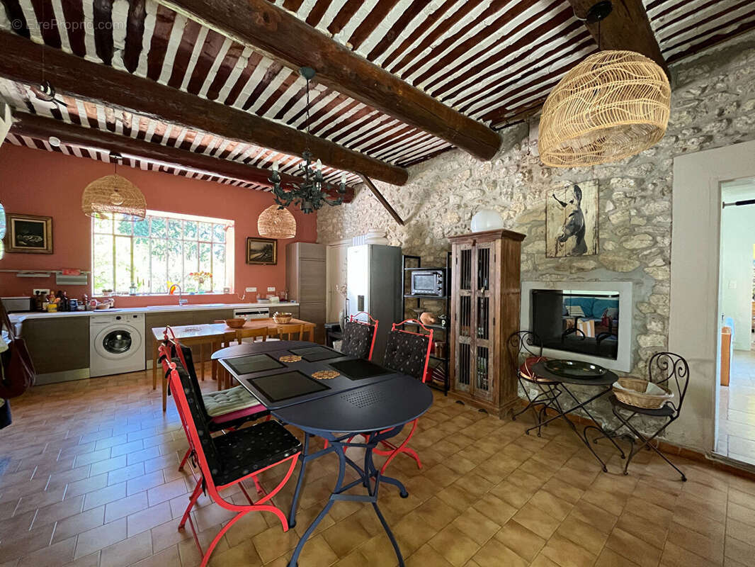 Maison à L'ISLE-SUR-LA-SORGUE