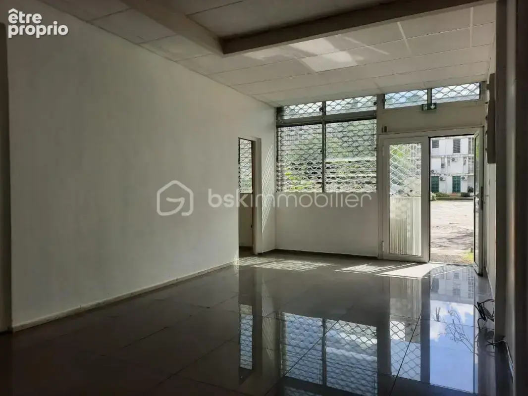 Les abymes – local professionnel de 58 m² - photo 2