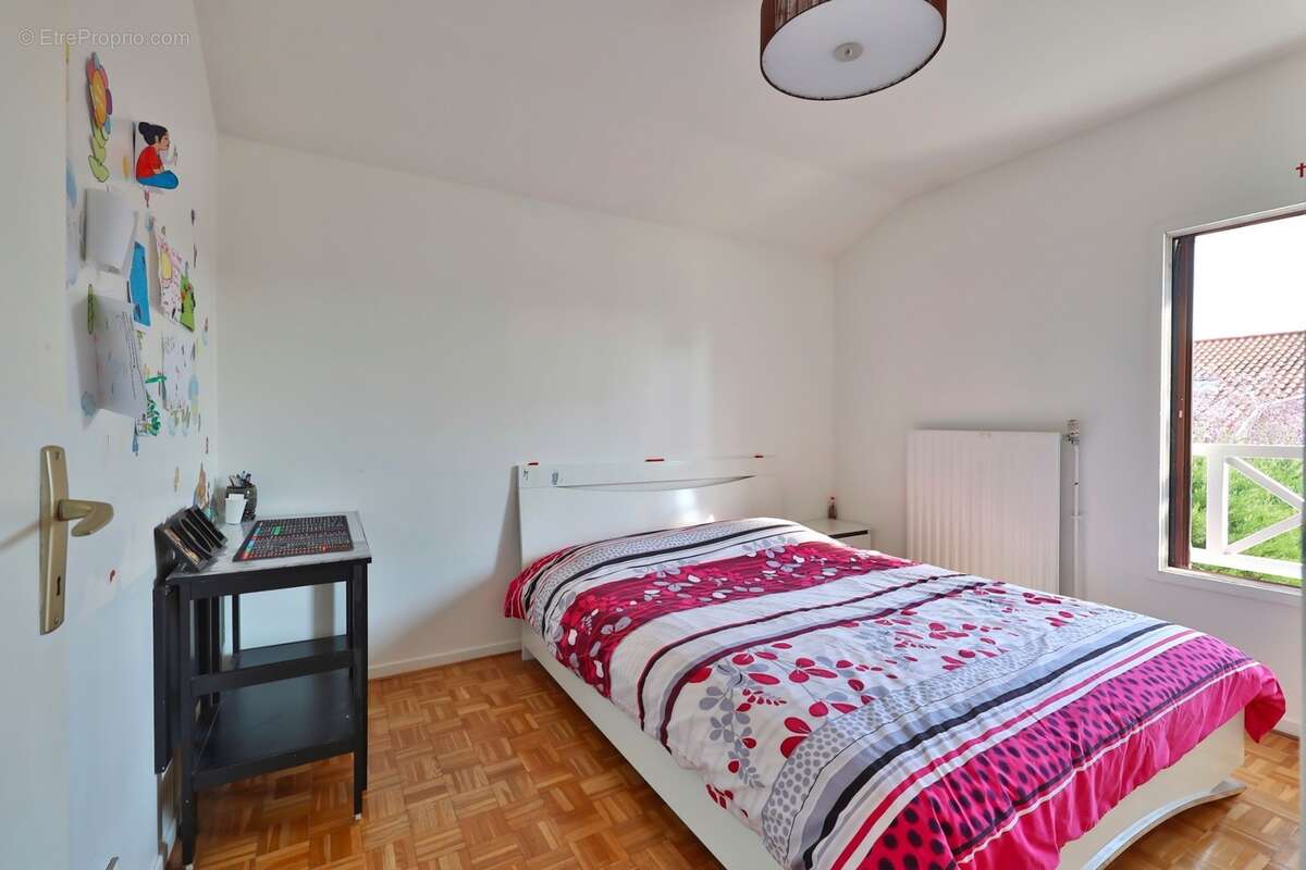Maison individuelle avec garage à vendre 6 pièces VENISSIEUX (69) - photo 17