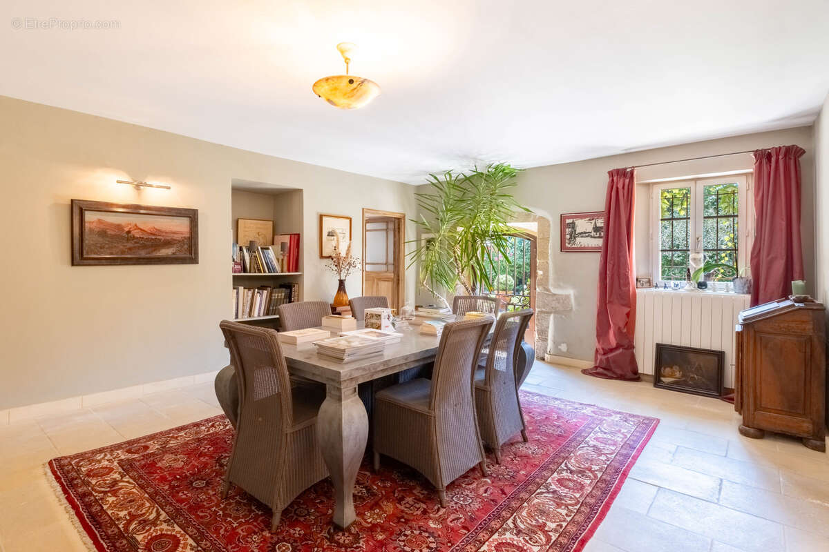 Maison à PERNES-LES-FONTAINES