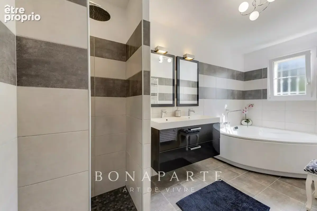 Valescure, villa 4 chambres, secteur résidentiel sécurisé et recherché - photo 12