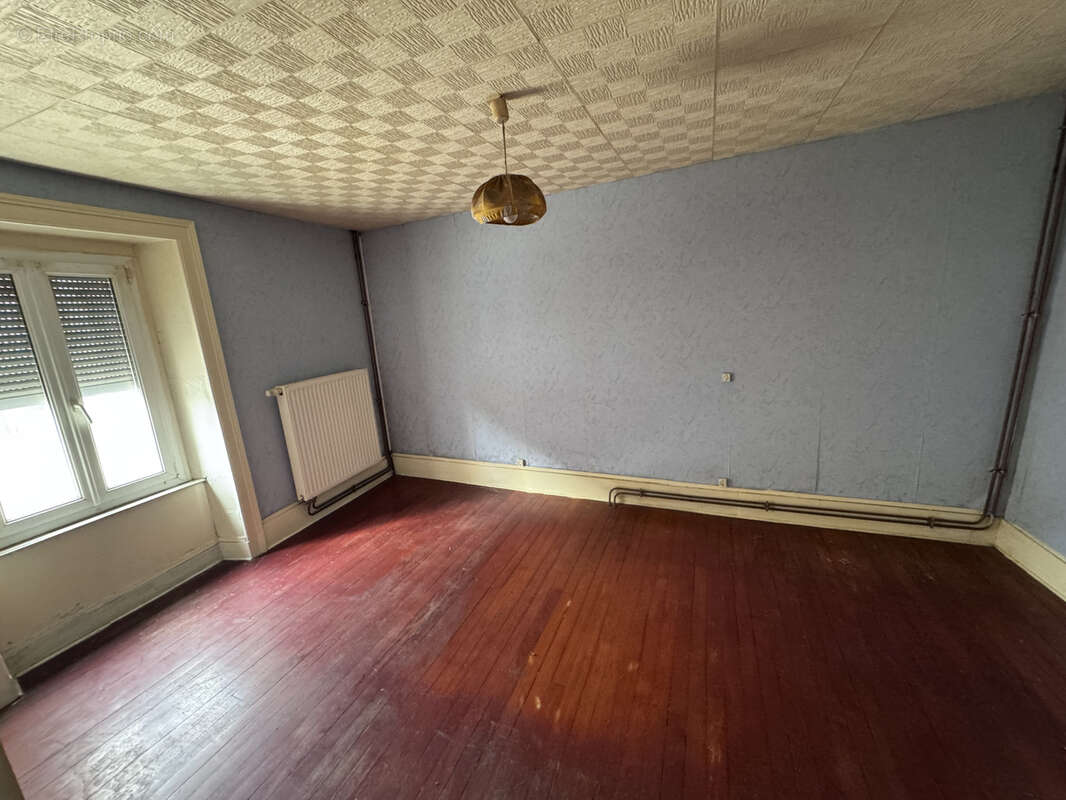 Maison à CONFLANS-SUR-LANTERNE