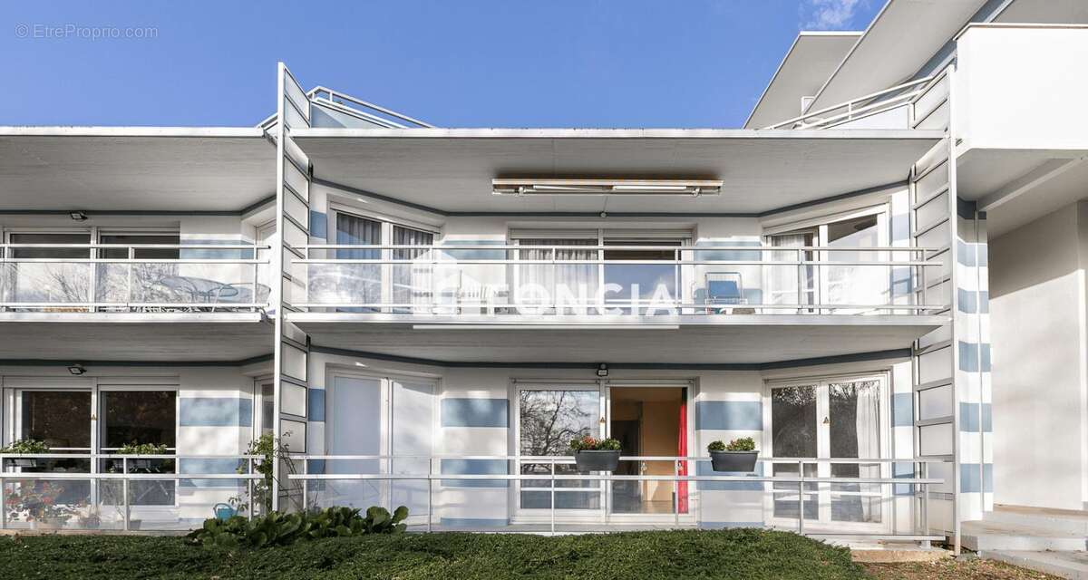 Appartement à MONT-SAINT-AIGNAN