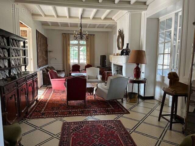 Maison à EGLISE-NEUVE-D&#039;ISSAC