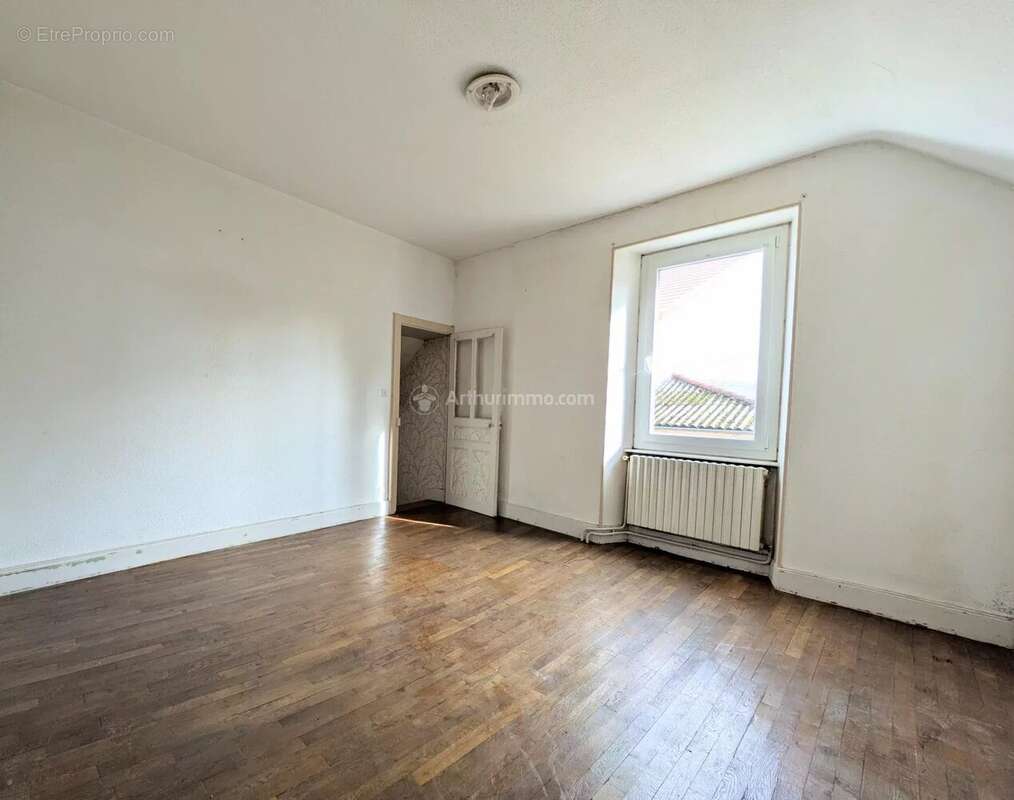 Maison à NEUFCHATEAU