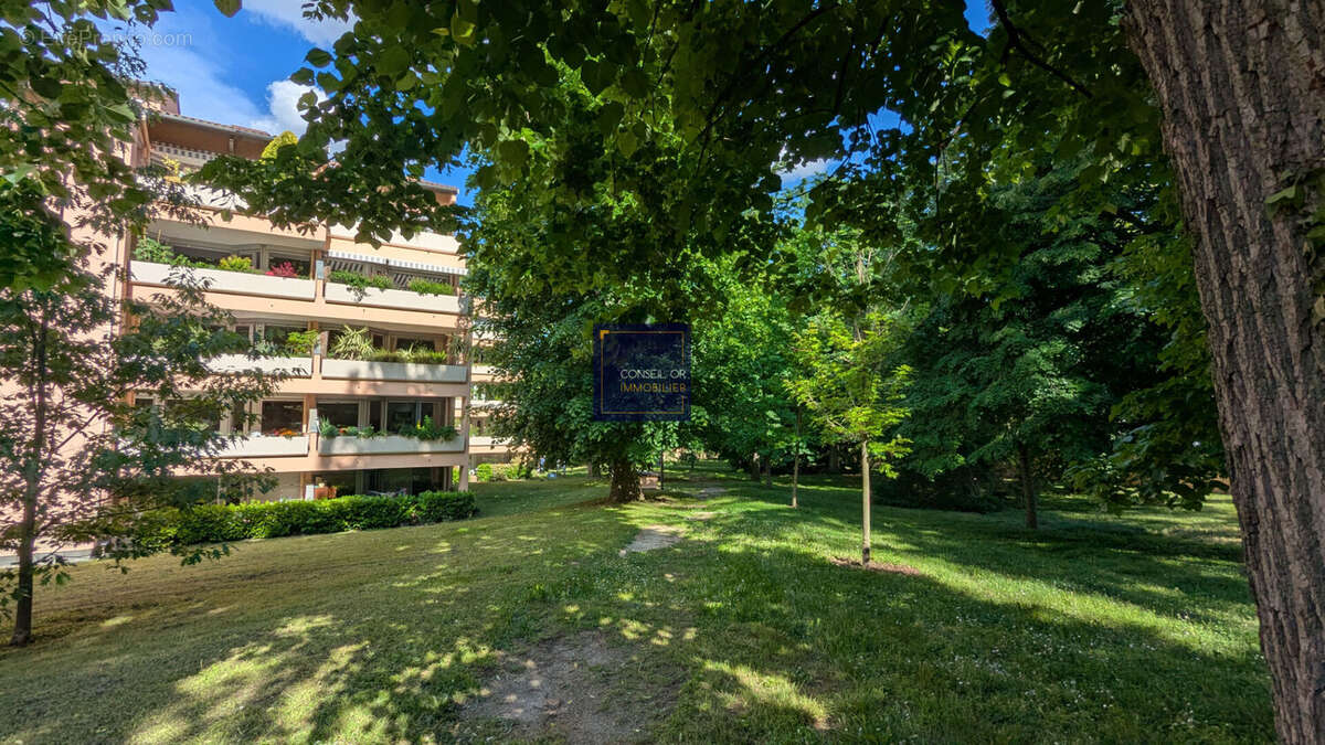 Appartement à SAINT-GENIS-LAVAL